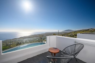 Honeymoon Suite with Outdoor Hot Tub & Sea View
