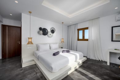 Honeymoon Suite with Outdoor Hot Tub & Sea View