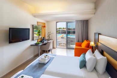 Twin Room with Pool view