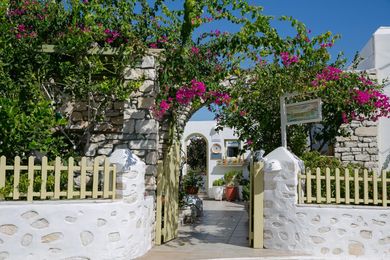 Leonardos Apartments - Image 2