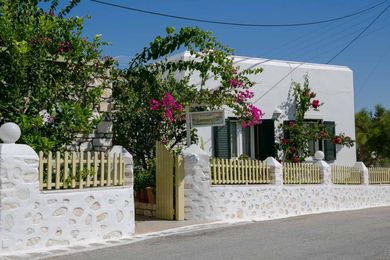 Leonardos Apartments - Image 5