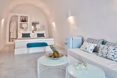 Honeymoon Executive Suite with  Hot Tub and Caldera View