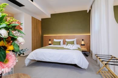 Deluxe Triple Room with Jacuzzi - Atrium View