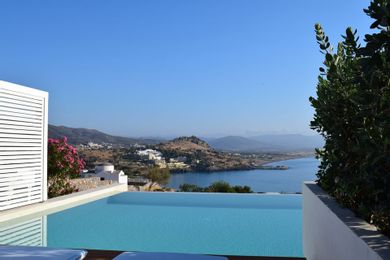 Deluxe Pool Front Sea View