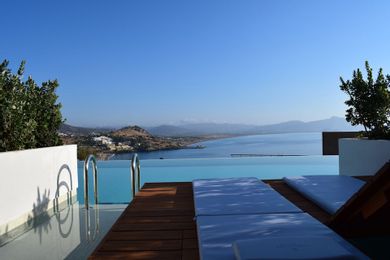 Deluxe Pool Front Sea View