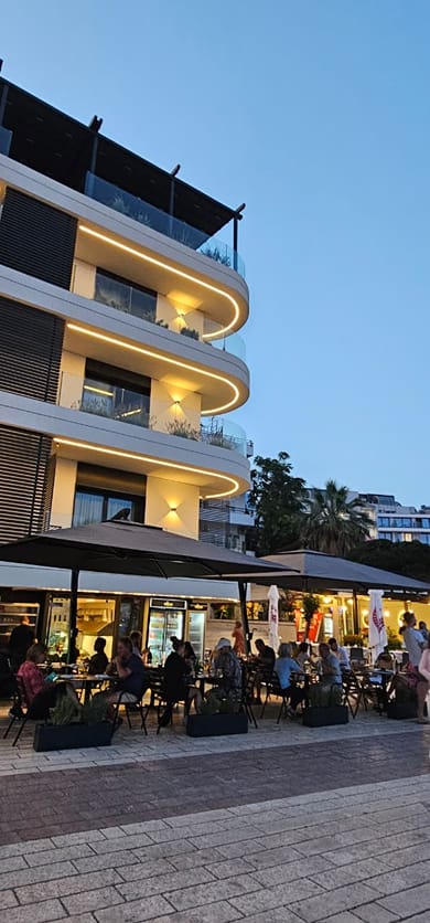 Lion Gate Hotel - Image 2