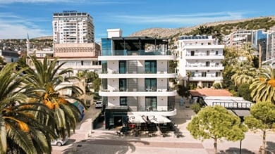 Lion Gate Hotel - Image 3