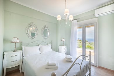 Live In Greece - Image 3