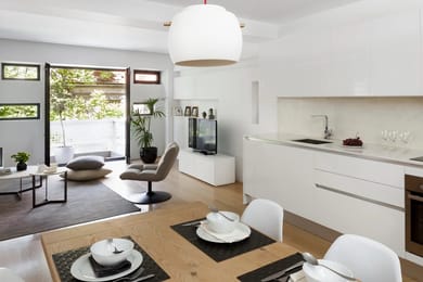 Live & Travel Athens - Image 4