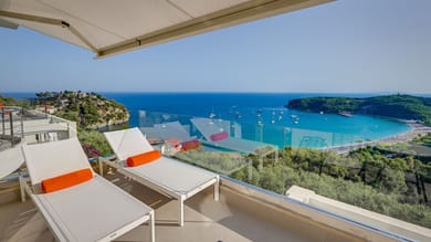 Deluxe Suite with private balcony