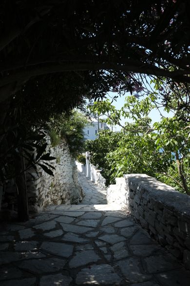 Living Theros Luxury Suites - Image 5