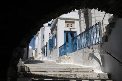 Living Theros Luxury Suites - Image 6