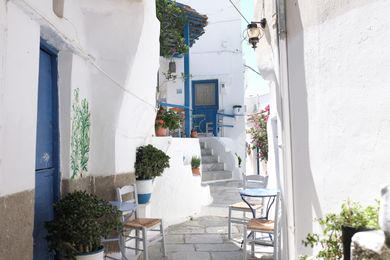 Living Theros Luxury Suites - Image 7