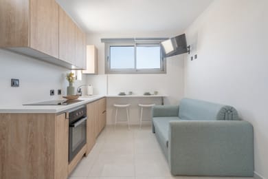 "Crabstone" Brand New Complex with Pool/Basement