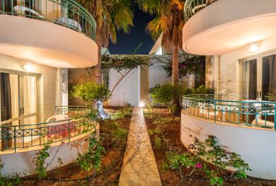 Lotus Hotel Chania - Image 7