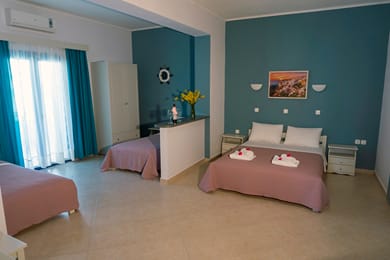 Studio Quadruple room garden view