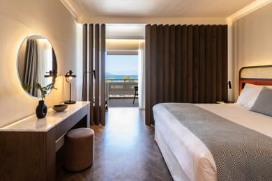 Deluxe Double Sea View with partition and seating area