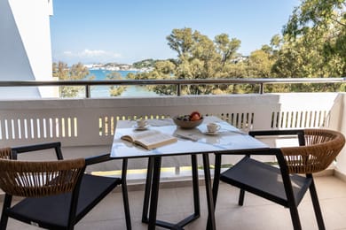 Deluxe Double Sea View with partition and seating area