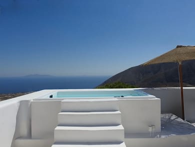 Deluxe suite with outdoor heated plunge pool