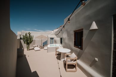 Pearl Suite with Outdoor Private Heated Jacuzzi