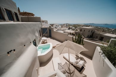 Pearl Suite with Outdoor Private Heated Jacuzzi