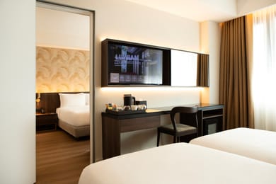 Family Connecting Rooms (2 rooms side by side with an interconnecting door)