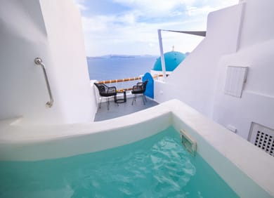 Grand Blue Dome Suite with Hot Tub and Caldera View