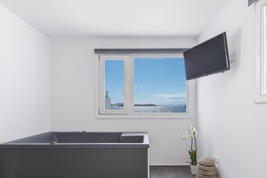 Executive Sea View Suite with Indoor Hot Tub