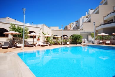 Macaris Suites & Spa - Image 5