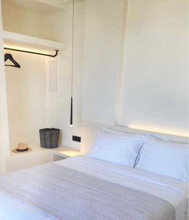 Elegant Suite with Hot Tub and Sea View