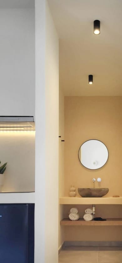 Elegant Suite with Hot Tub and Sea View
