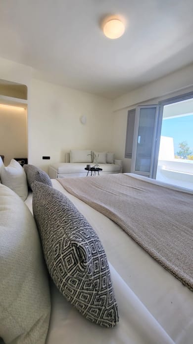 Premium Suite with Plunge Pool Jacuzzi and Sea View