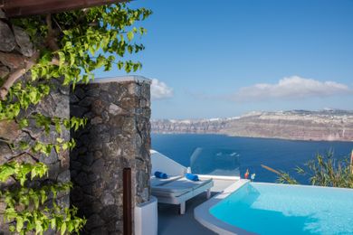 Junior Suite with Private Pool - Cliff edge Caldera Sea View