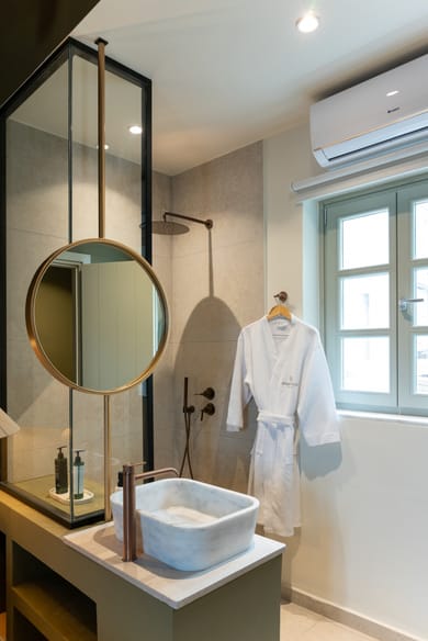 Elegant Balcony Room