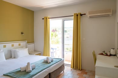 Double Room with Balcony Garden View