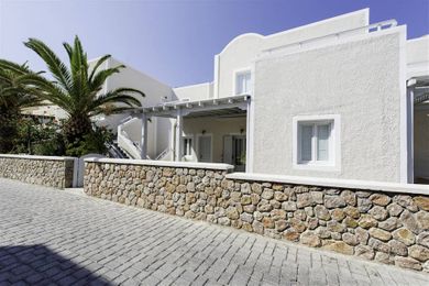 Makris Hotel Santorini - Image 3