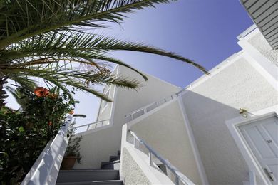 Makris Hotel Santorini - Image 4