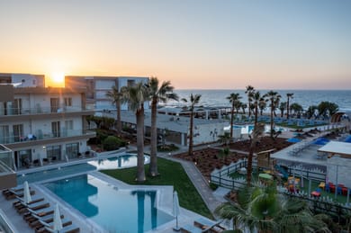 Malia Bay Beach Hotel & Bungalows - Image 2