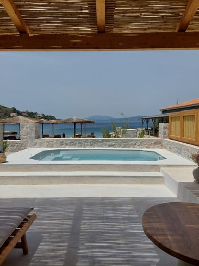 2 Beachfront Suites with Private Pool Interconnecting