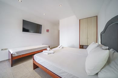 Manias Seaview Apartments - Image 2
