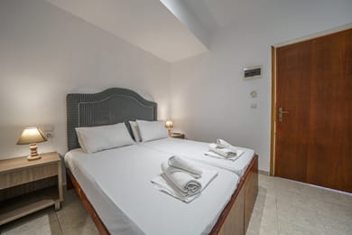 Manias Seaview Apartments - Image 3