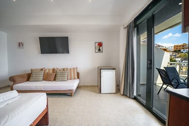 Manias Seaview Apartments - Image 5