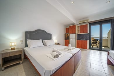 Manias Seaview Apartments - Image 6