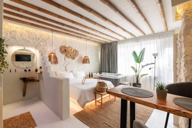 Deluxe Suite With Spa Bath