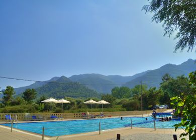 Maranton Beach Hotel - Image 5