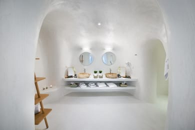 Deluxe Suite with outdoor heated plunge pool with jets