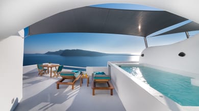 Deluxe Suite with outdoor heated plunge pool with jets