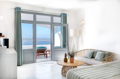 Premium Suite with cave heated plunge pool with jets