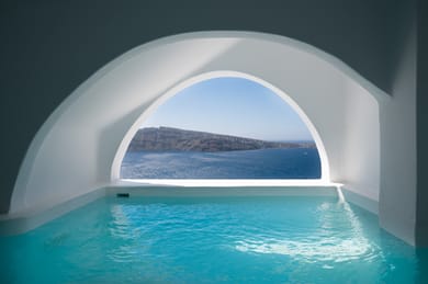 Premium Suite with cave heated plunge pool with jets