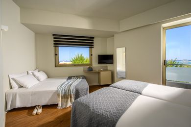 Family Room Sea View (max 4 pax)